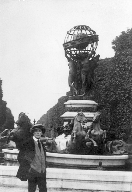 Marc Chagall in front of the Fontaine de l’Observatoire in Paris, c. 1911. Image: ©Archives Marc and Ida Chagall, Paris